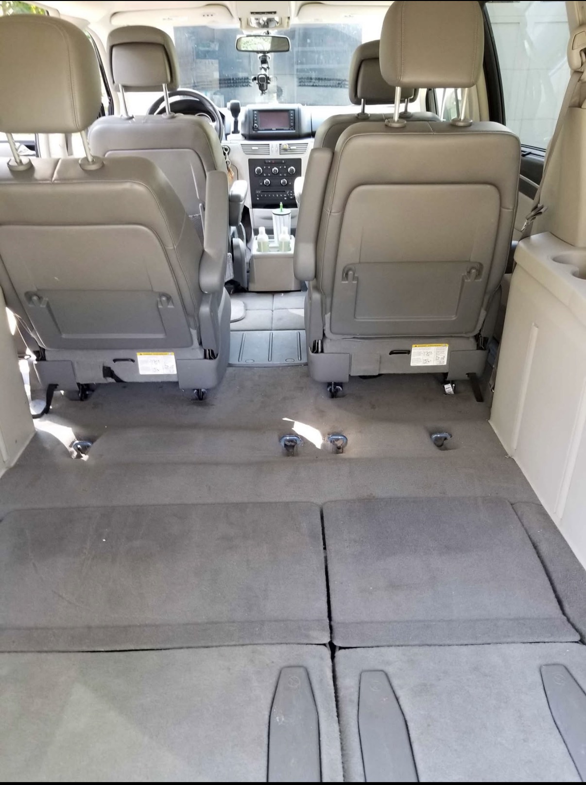Used 2014 Volkswagen Routan SE FWD image 9