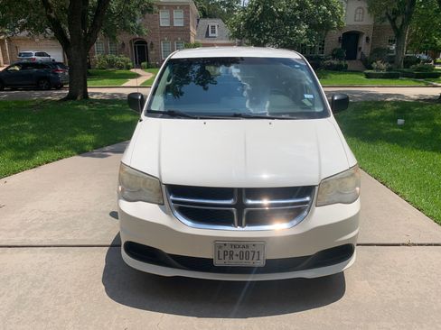 Used 2013 Dodge Grand Caravan SE image 4