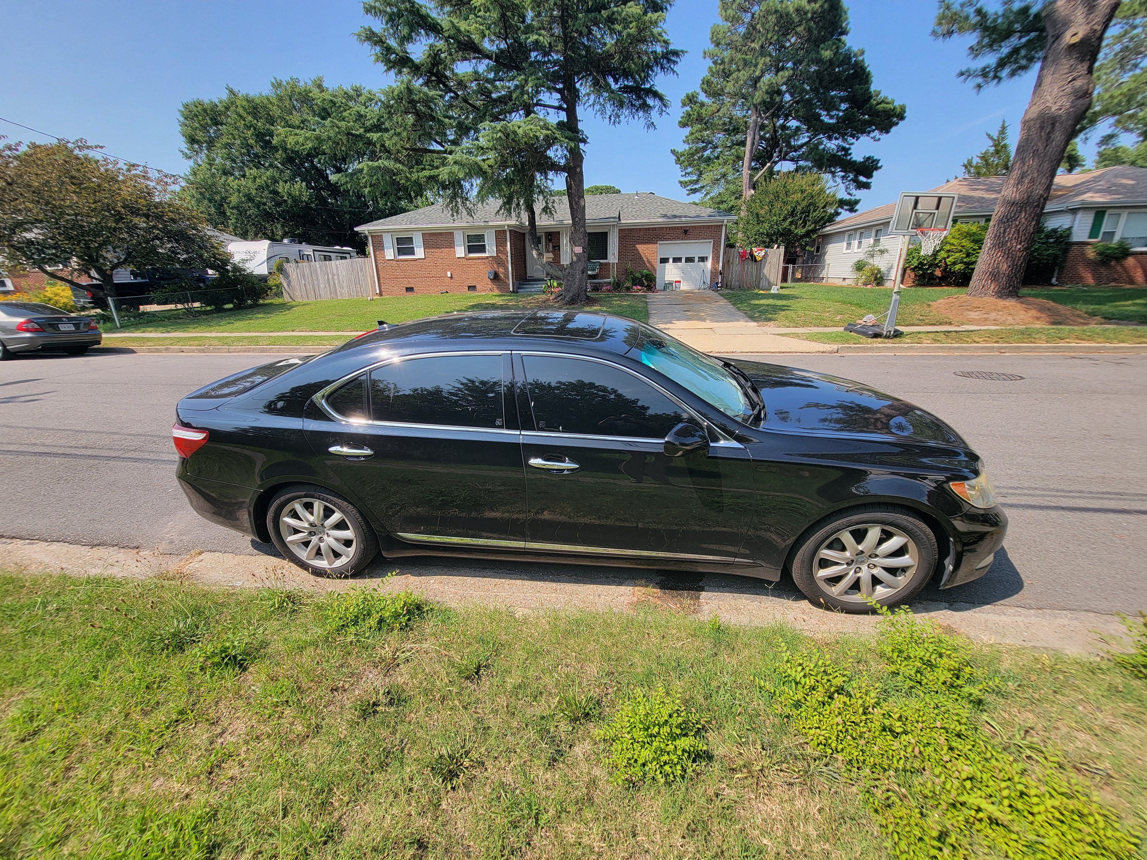 Used 2007 Lexus LS 460 L w/ Luxury Pkg RWD image 25