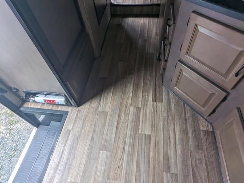 Used 2018 Ford E-450 and Econoline 450 Super Duty w/ Motorhome Prep Package image 8