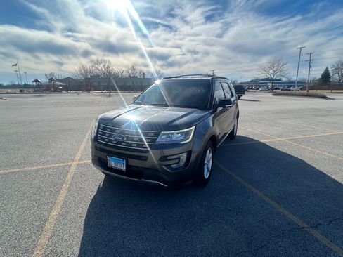 Used 2016 Ford Explorer XLT image 16