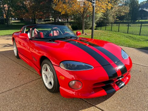 Used 1997 Dodge Viper RT/10 image 1