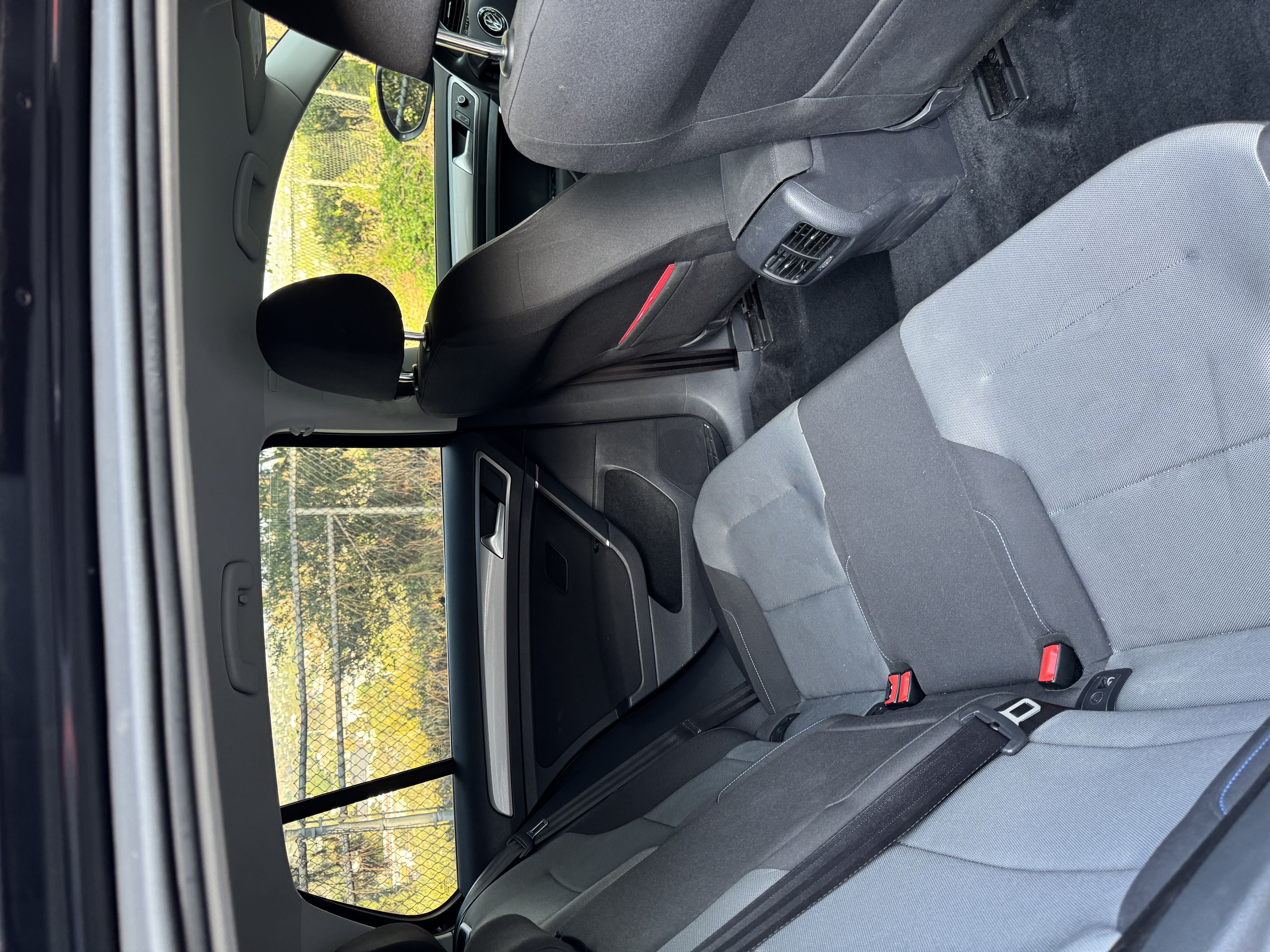 Used 2016 Volkswagen e-Golf SE w/ DC Fast Charging Package FWD image 8
