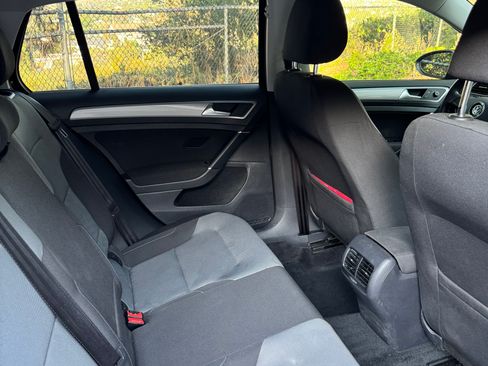 Used 2016 Volkswagen e-Golf SE w/ DC Fast Charging Package image 8