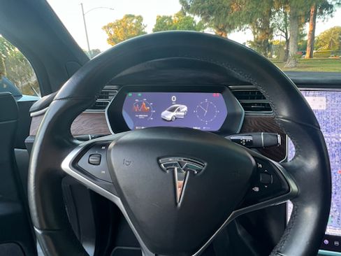 Used 2017 Tesla Model X 75D image 11