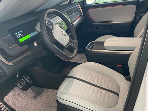 Used 2024 Rivian R1S Adventure image 6