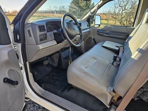 Used 2001 Ford F250 2WD SuperCab Super Duty image 6