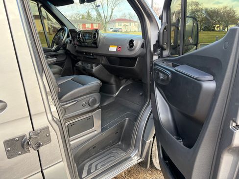 Used 2023 Mercedes-Benz Sprinter 2500 image 15