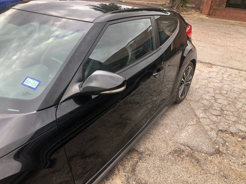 Used 2016 Hyundai Veloster Turbo image 4