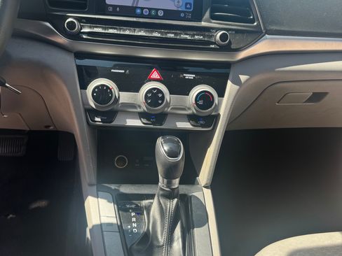 Used 2019 Hyundai Elantra SEL FWD image 10