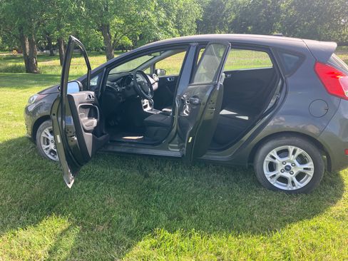 Used 2015 Ford Fiesta SE FWD image 4