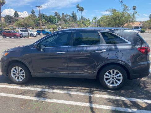 Used 2019 Kia Sorento FWD image 4