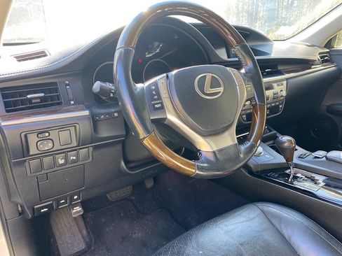 Used 2014 Lexus ES 350 w/ Luxury Package FWD image 17