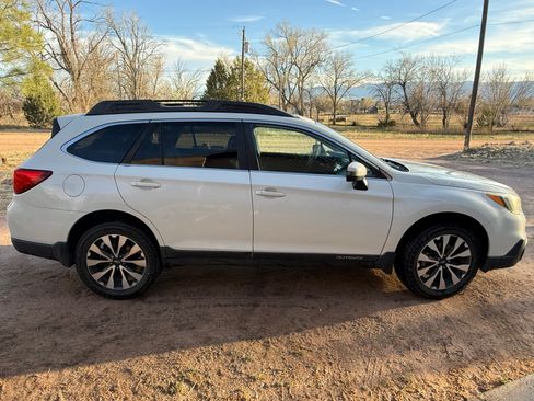 Used 2015 Subaru Outback 2.5i Limited image 1