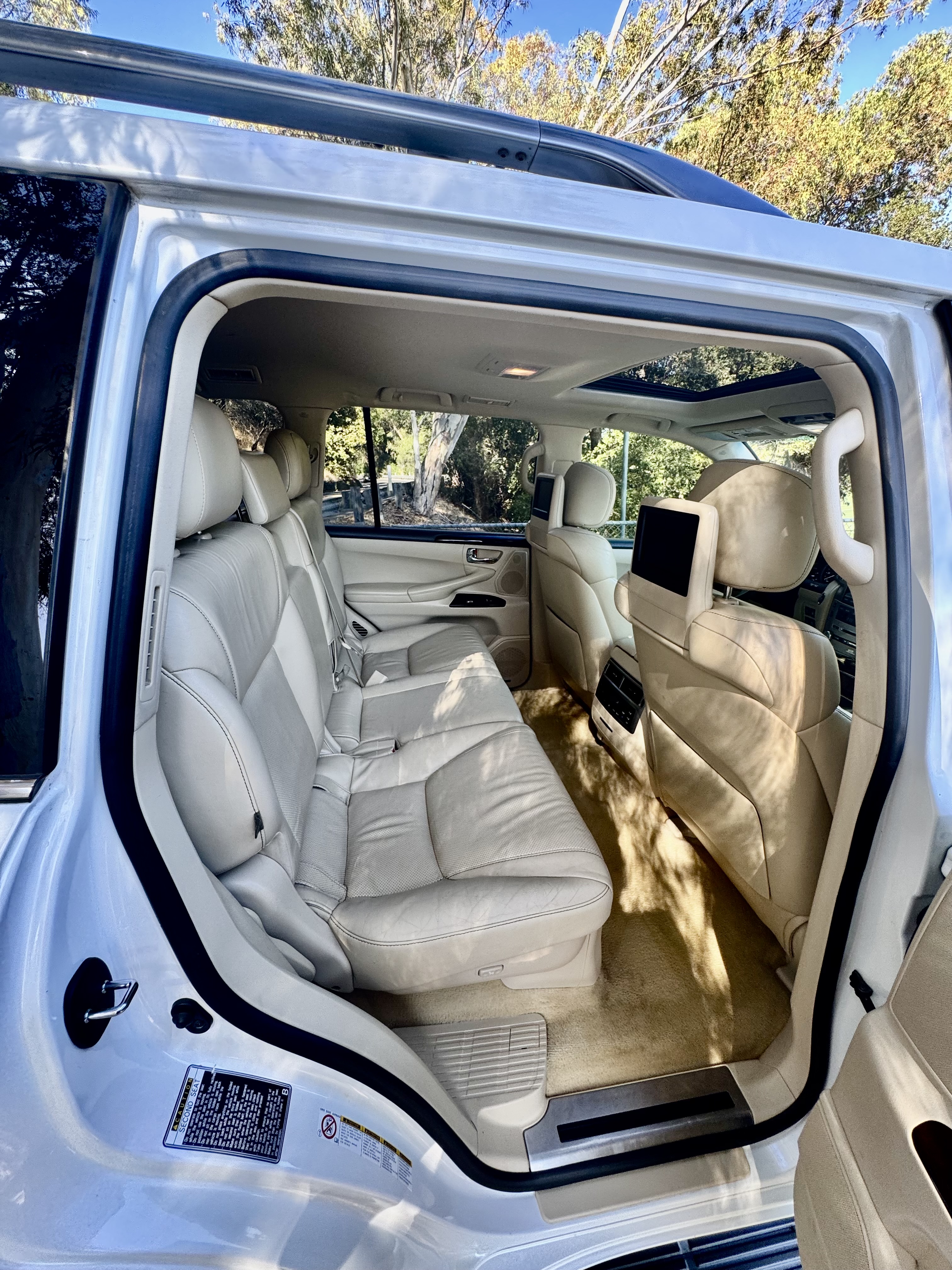 Used 2015 Lexus LX 570 4WD image 18
