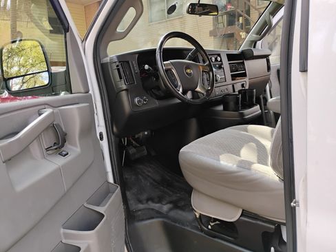 Used 2019 Chevrolet Express 3500 w/ Driver Convenience Package image 2