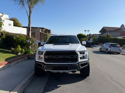 Used 2018 Ford F150 Raptor w/ Equipment Group 802A Luxury AWD/4WD image 2