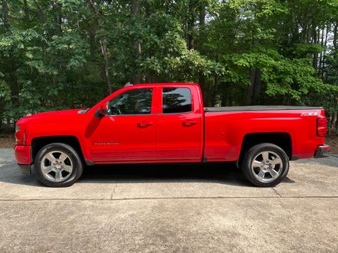 Used 2017 Chevrolet Silverado 1500 LT w/ All Star Edition AWD/4WD image 2