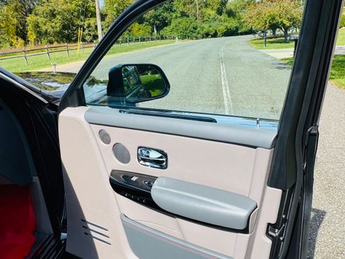 Used 2018 Rolls-Royce Phantom Sedan image 18