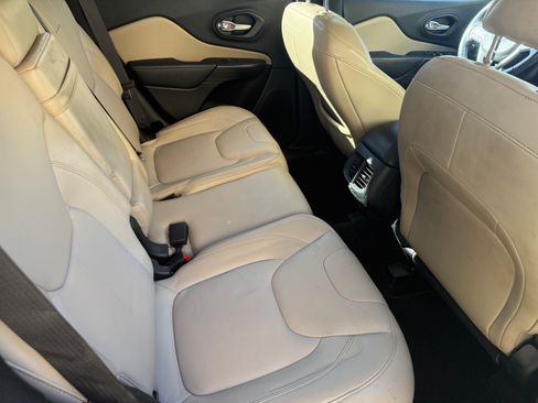 Used 2016 Jeep Cherokee Limited image 9