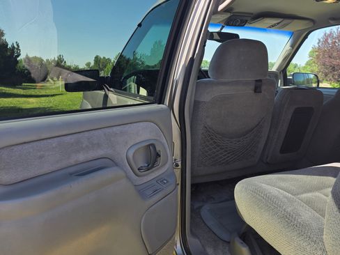 Used 1999 Chevrolet Suburban 4WD w/ Preferred Equipment Group 2 image 10