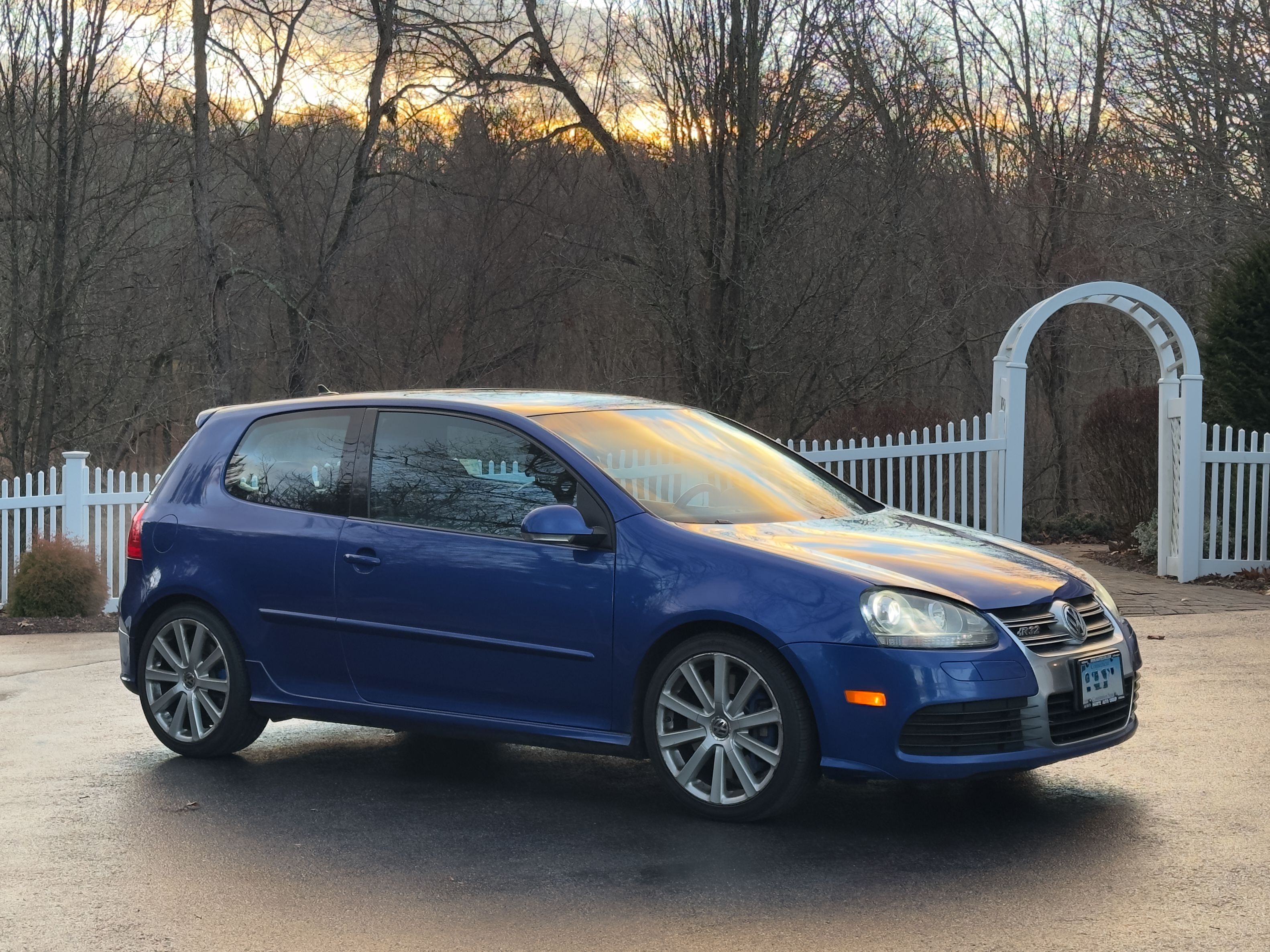 Used 2008 Volkswagen R32 AWD/4WD image 1