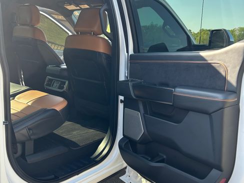 Used 2024 Ford F250 Platinum AWD/4WD image 9