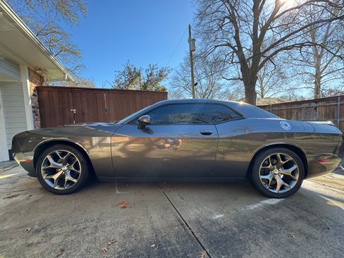 Used 2015 Dodge Challenger R/T w/ Quick Order Package 22B R/T image 6