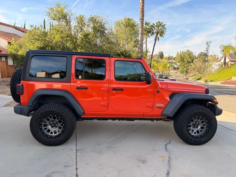 Used 2018 Jeep Wrangler Unlimited Sport S image 9