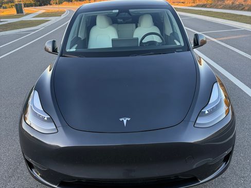 Used 2024 Tesla Model Y Long Range image 1