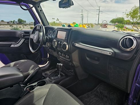 Used 2017 Jeep Wrangler Rubicon w/ Dual Top Group AWD/4WD image 6