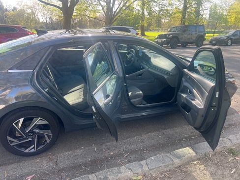 Used 2024 Hyundai Elantra SEL w/ Convenience Package image 10