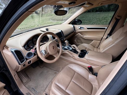Used 2014 Porsche Cayenne image 11