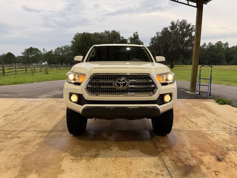Used 2017 Toyota Tacoma SR5 w/ Tow Package AWD/4WD image 27