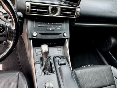 Used 2016 Lexus IS 200t RWD image 17
