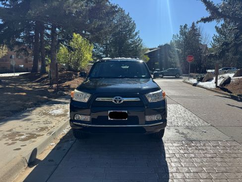 Used 2011 Toyota 4Runner SR5 w/ Convenience Pkg image 5