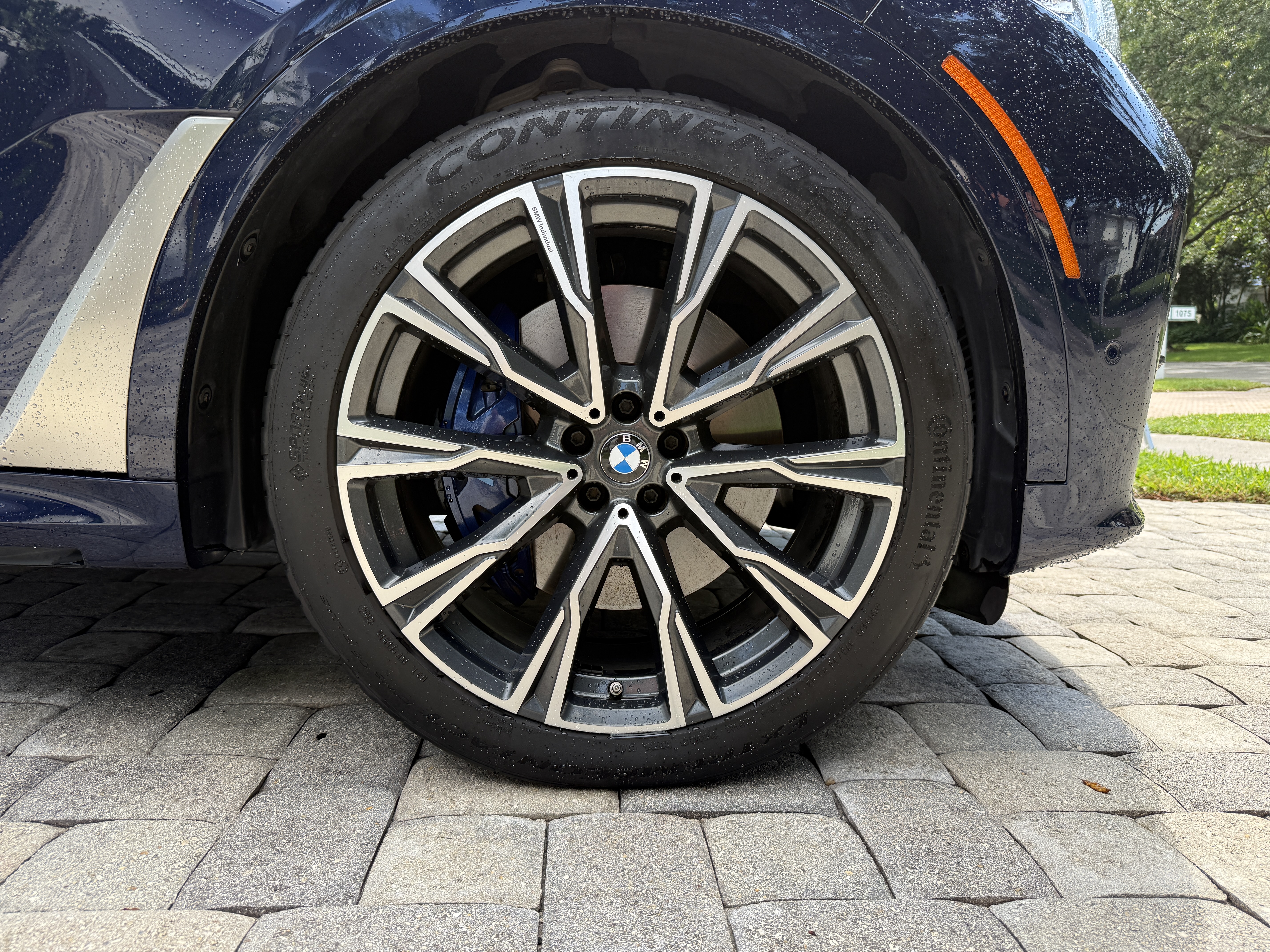 Used 2021 BMW X7 M50i w/ Dynamic Handling Package AWD/4WD image 23