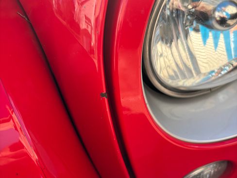 Used 2017 Jeep Wrangler Unlimited Sahara w/ Connectivity Group image 12