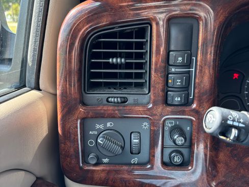 Used 2005 Chevrolet Tahoe LT w/ LT Preferred Equipment Group image 31