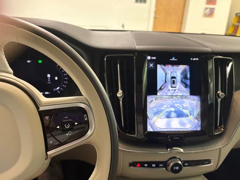 Used 2025 Volvo XC60 B5 Plus w/ Protection Package Premier AWD/4WD image 8