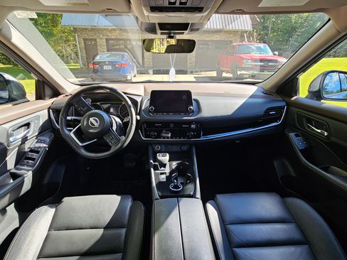 Used 2023 Nissan Rogue SL image 6