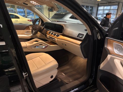 Used 2020 Mercedes-Benz GLS 450 4MATIC image 9