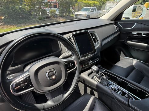 Used 2020 Volvo XC90 T5 Momentum w/ Protection Package Premier AWD/4WD image 4