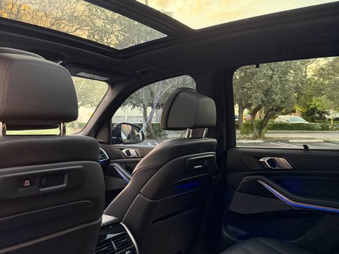 Used 2021 BMW X5 M50i w/ Executive Package image 27