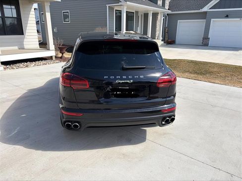 Used 2016 Porsche Cayenne S image 8