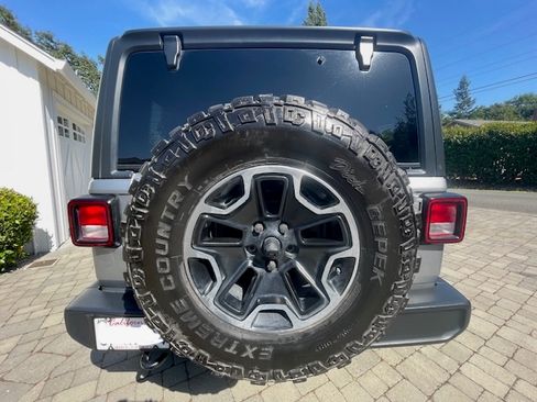 Used 2019 Jeep Wrangler Unlimited Sahara image 6