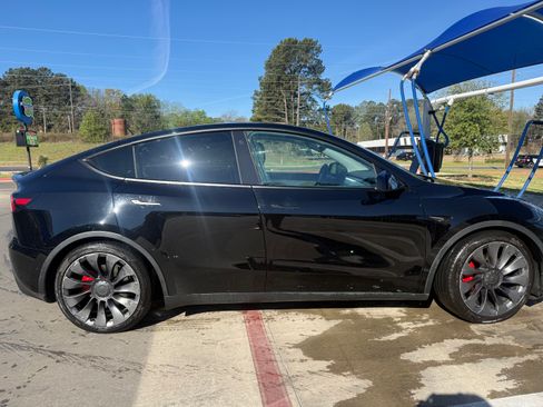 Used 2022 Tesla Model Y Performance image 12