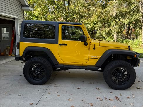 Used 2015 Jeep Wrangler Sport AWD/4WD image 4