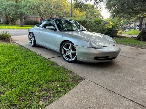 Used 2001 Porsche 911 Cabriolet 2D image 9