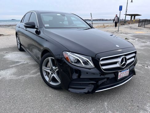 Used 2017 Mercedes-Benz E 300 4MATIC image 2